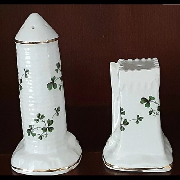 Irish salt and pepper shakers. Carrigaline pottery - Picture 1 of 1